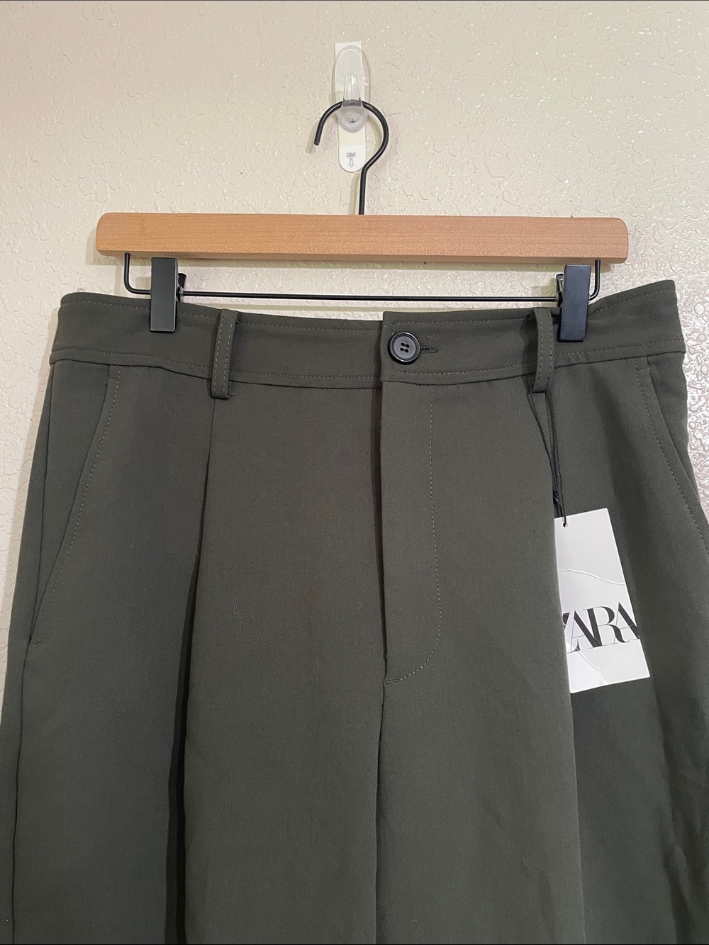 Zara  Olive Pleated Cuffed barrel pants - Picture 4 of 10